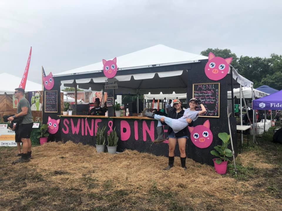 swine and dine main tent setup