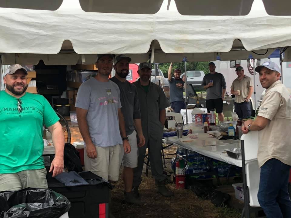 swine and dine tent group photo of everyone preparing for the competition