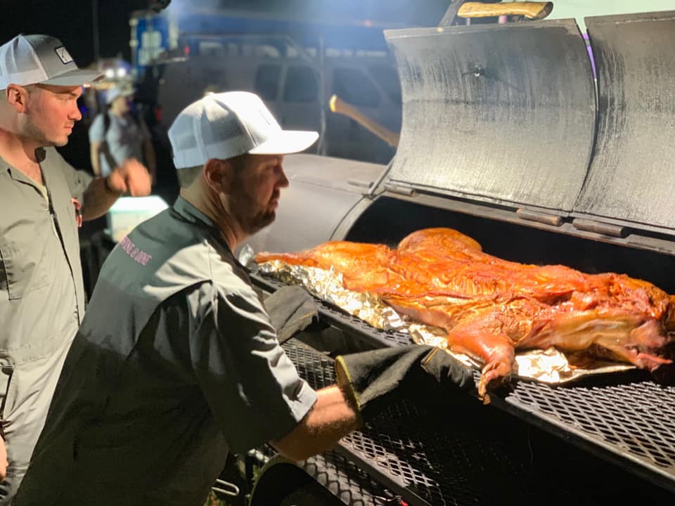 swine and dine team preparing their food 3